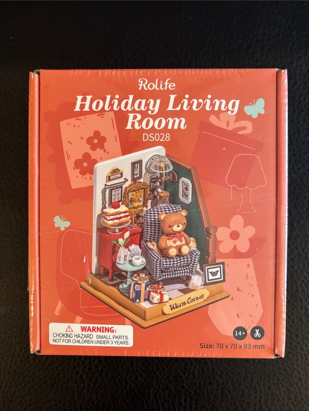 Rolife Holiday Living Room Miniature Kit - Red
